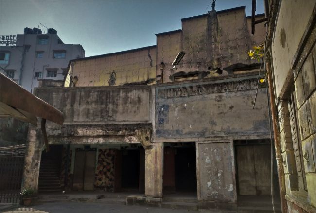 এন্টালি টকিজ 