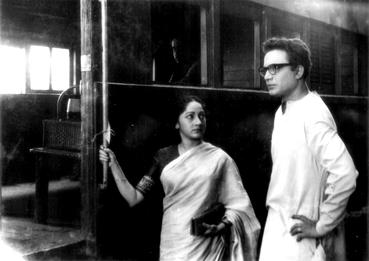 Uttam Kumar and Arundhati Devi in 'Jatugriha'