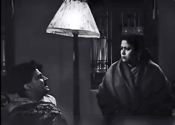 Molina Devi and Gurudas Bandyopadhyay in Chitta Basu's 'Ekti Raat' (1956)