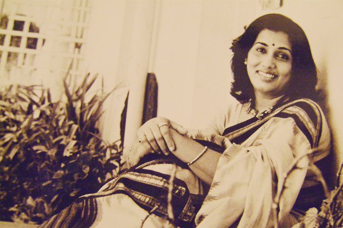 <p>Arati Mukhopadhyay had sung the 'Mera dukhua' song in the film































</p>
